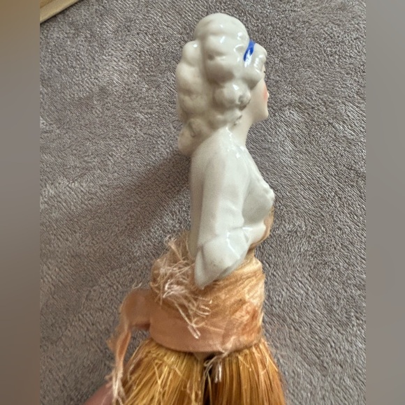 Vintage Victorian Porcelain Half Doll Vanity /Crumb Whisk Brush - Picture 5 of 8